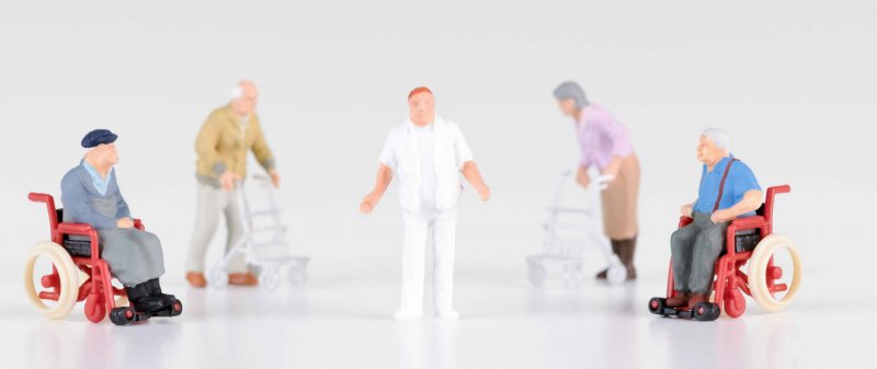 Pflegeheim aus Spielfiguren