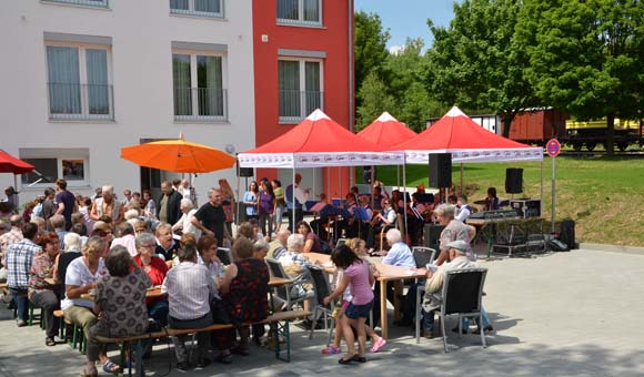Ein Fröhliches Fest im Freien