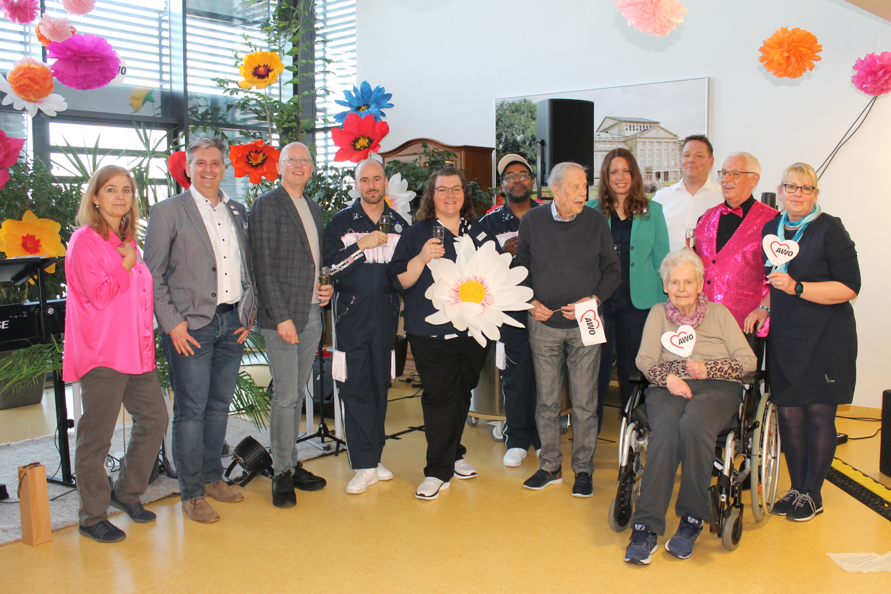 Einleitungsbild Für geladene Gäste: "Gnadenlos atemlos" Schlagerrevue der Jungen Oper im Seniorenzentrum Pfostenwäldle