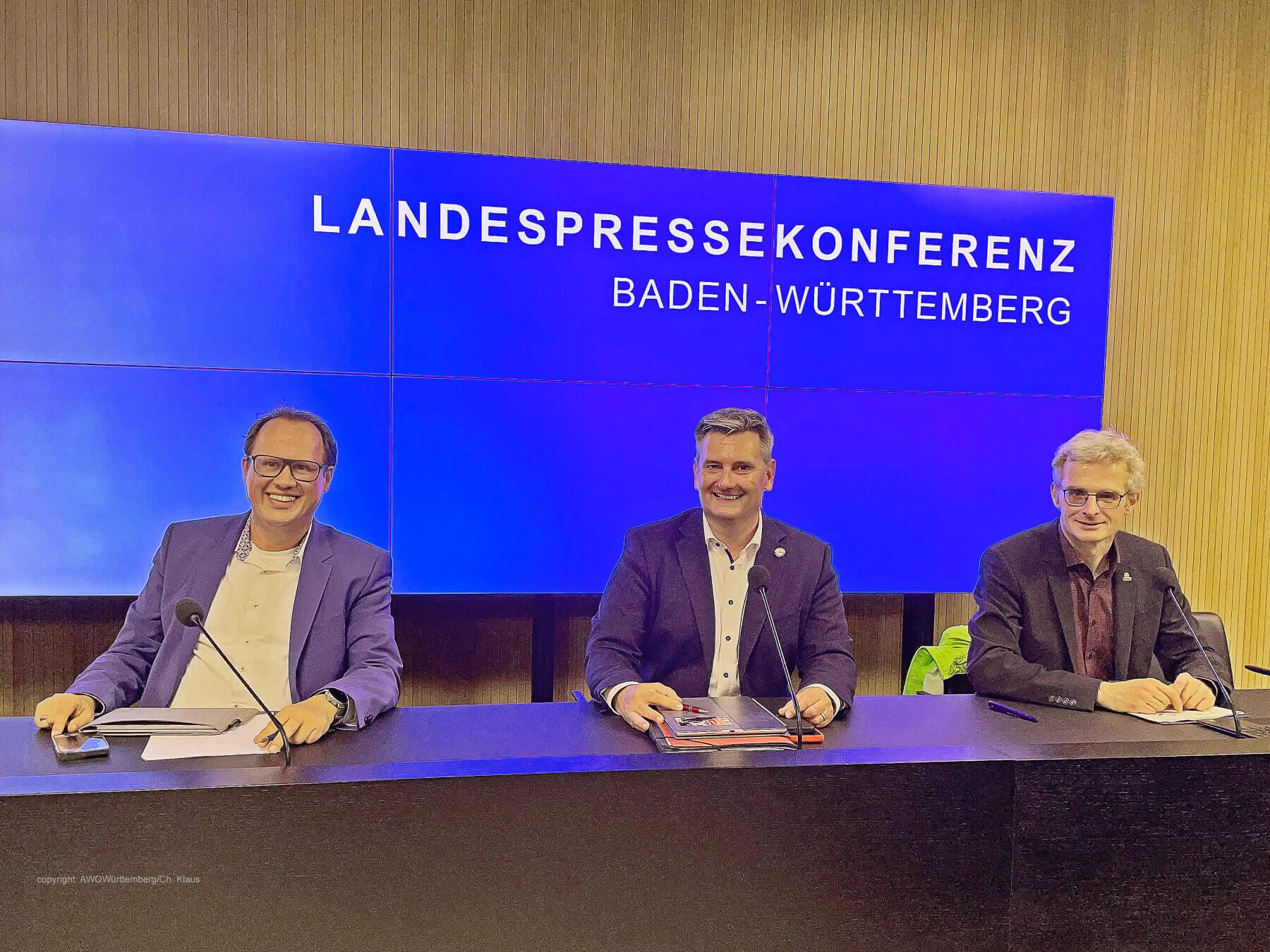 Die 3 Unterzeichner des Aufrufs zur sozial ökologischen Transformation am Tisch