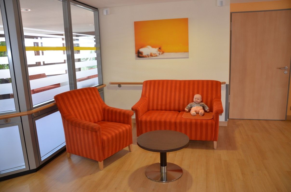 Gemütliche Sitzecke im Seniorenzentrum