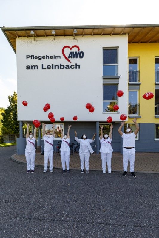 Pfelger*innen mit Ballons