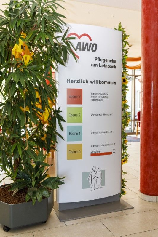 Wegweiser im Seniorenzentrum