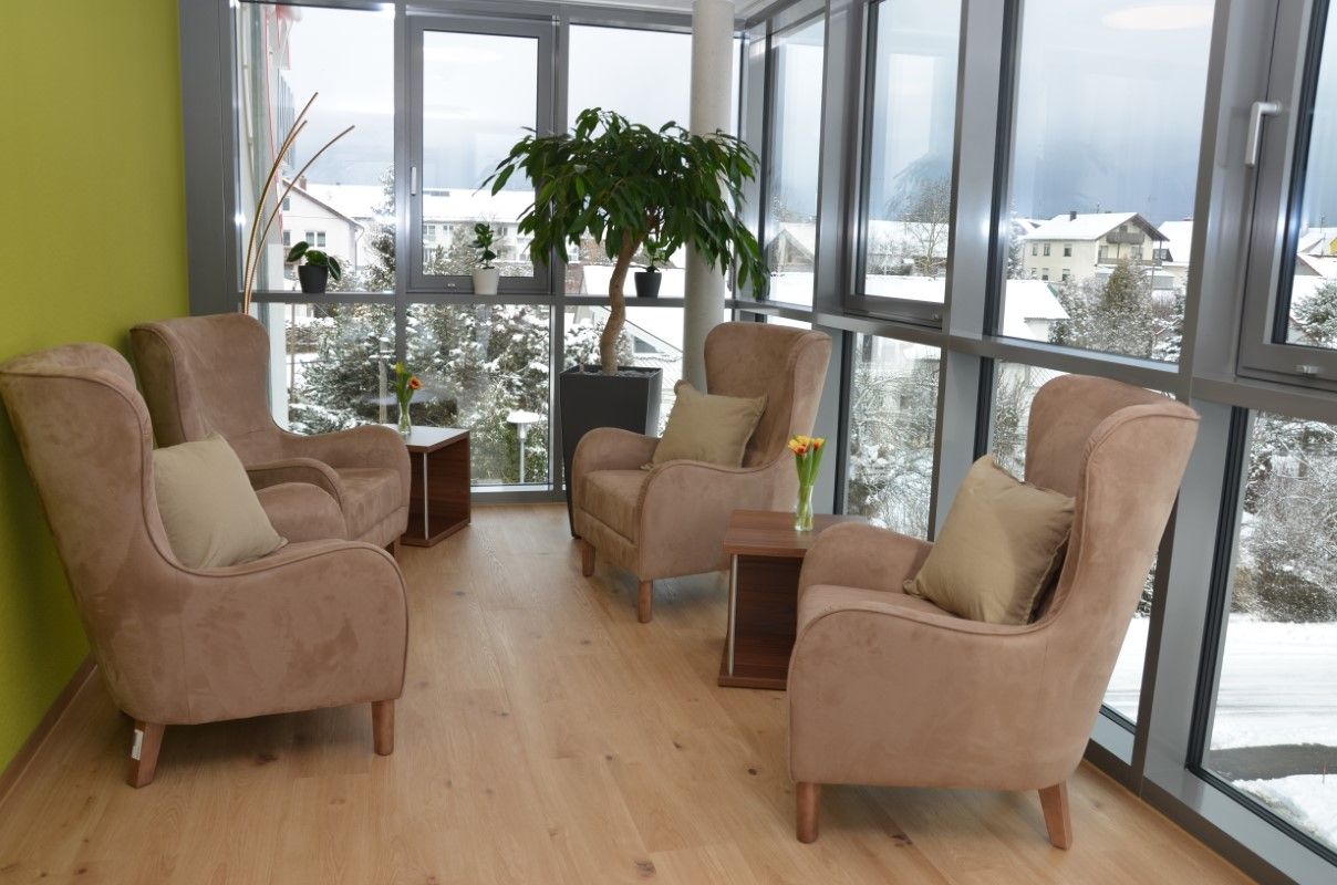 Gemütliche Sitzecke im Seniorenzentrum