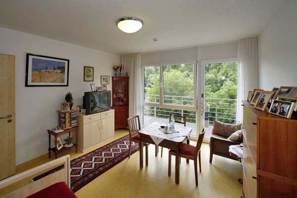 Bewohnerzimmer mit Gartenblick