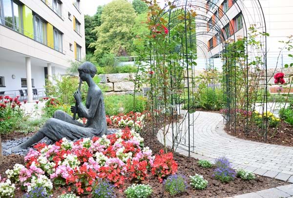 Garten mit Flöterin