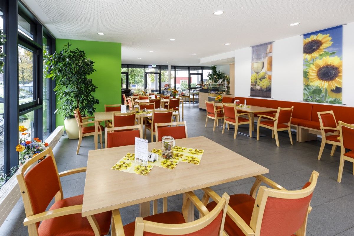 Tische im Speisesaal