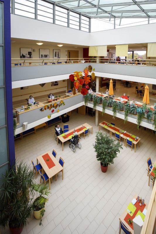 Lichtdurchfluteter überdachter Innenhof