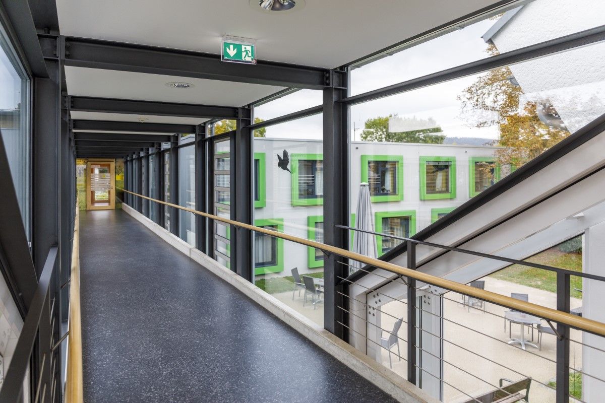 Ein Flur im Seniorenzentrum