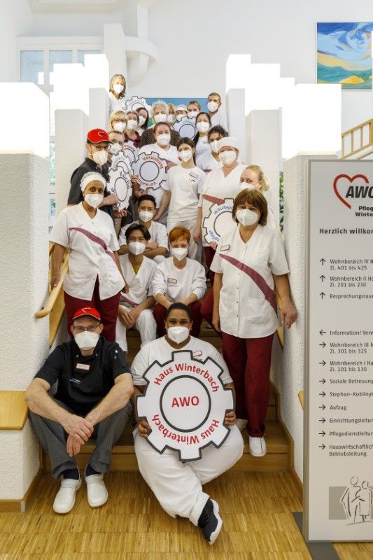 Teambild auf der Treppe