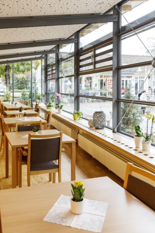 Tische im Speisesaal